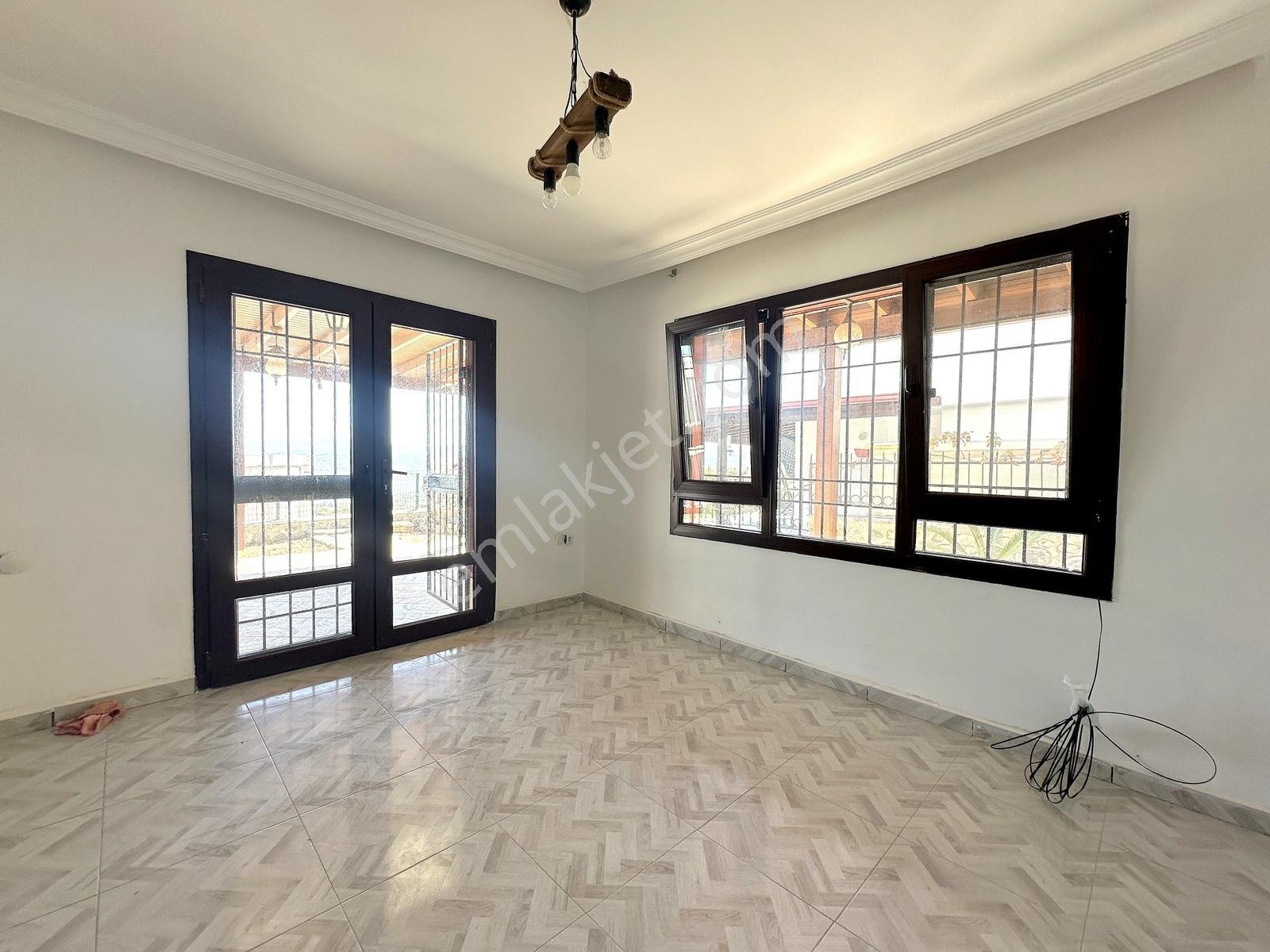 Bodrum'a Yakın Adabükü Plajlı Sitede Manzaralı Tripleks Villa - Görsel 16