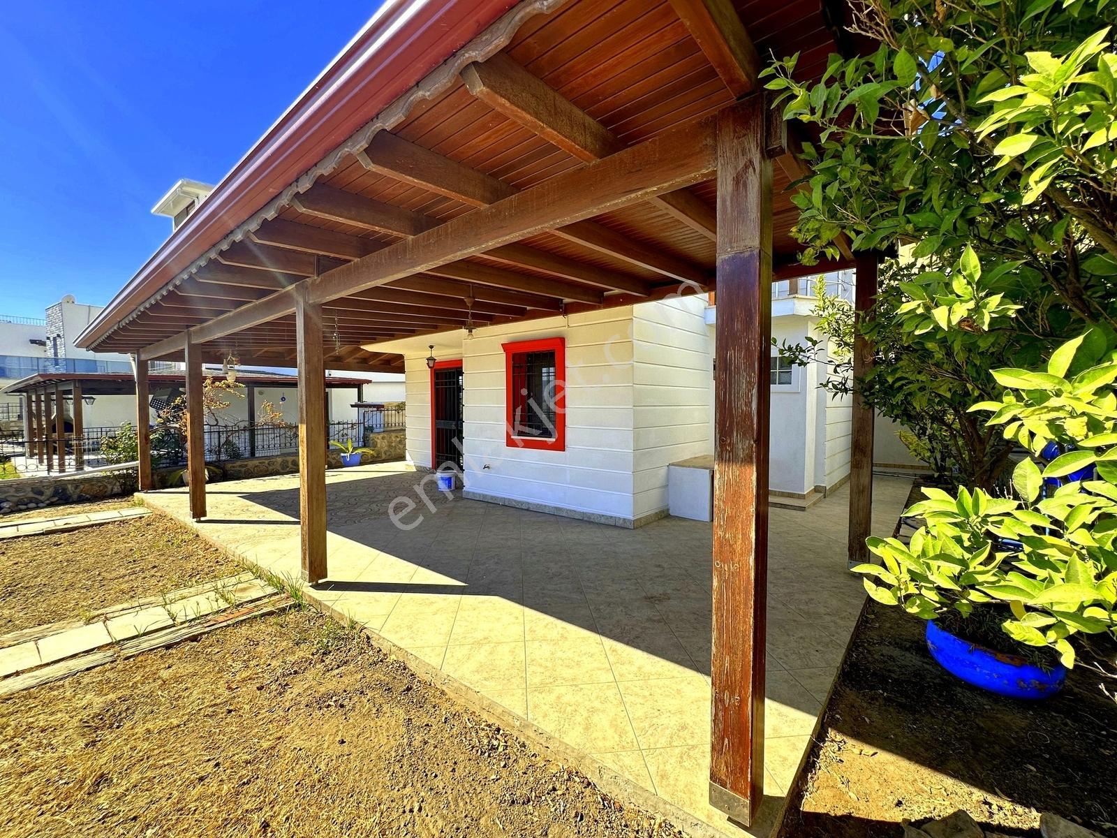 Bodrum'a Yakın Adabükü Plajlı Sitede Manzaralı Tripleks Villa - Görsel 20