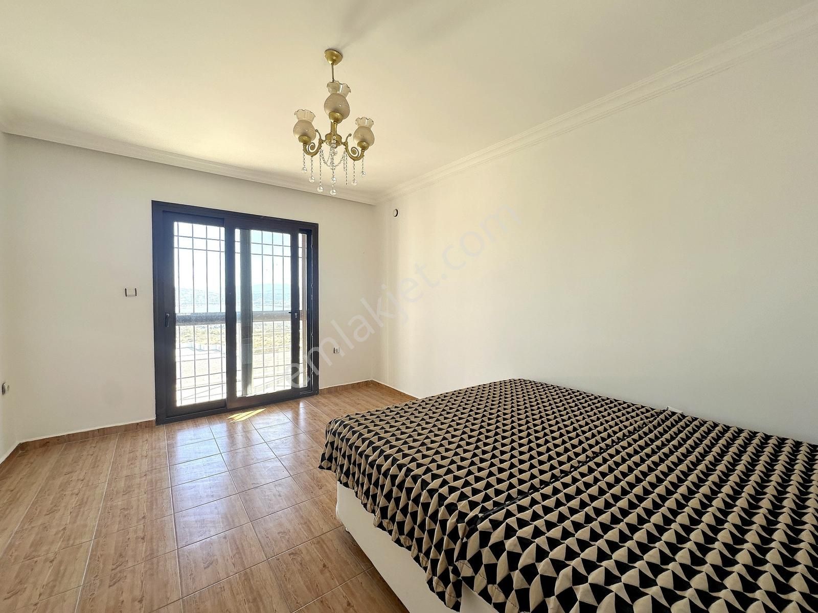 Bodrum'a Yakın Adabükü Plajlı Sitede Manzaralı Tripleks Villa - Görsel 7