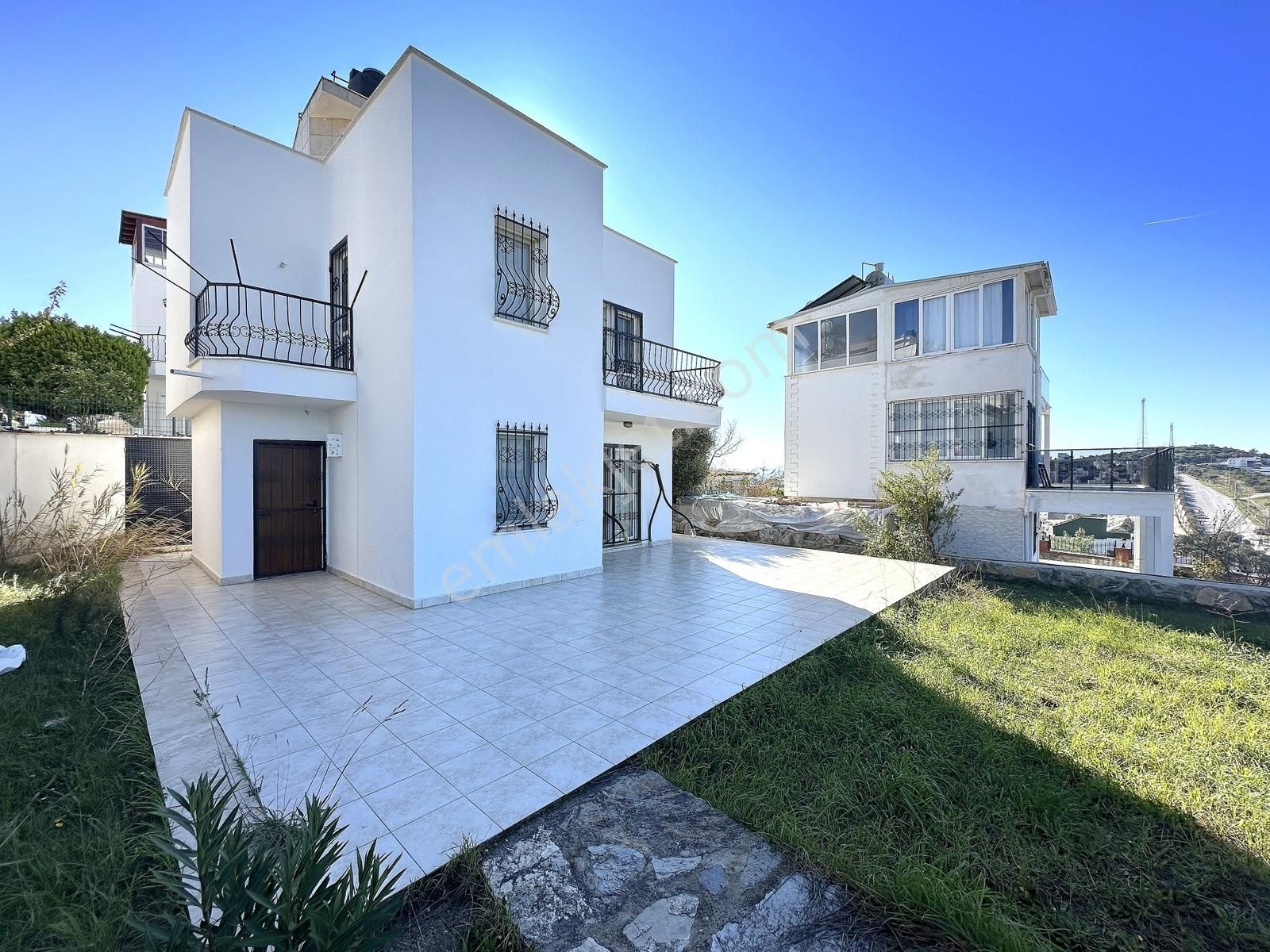 Adabükü Plajlı Site Ön Sıra Deniz Manzaralı 400m2 Bahçeli Villa - Görsel 2