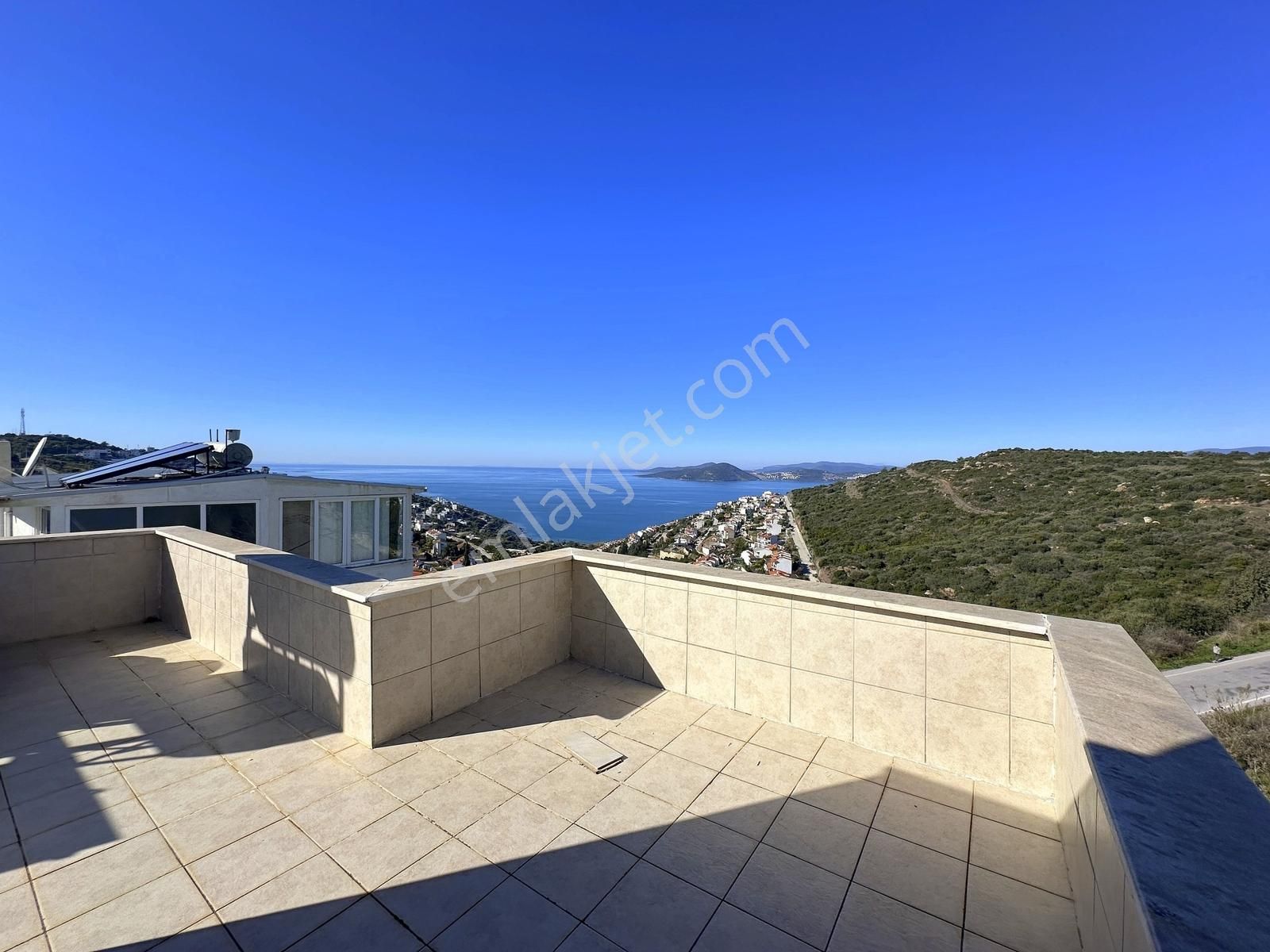 Adabükü Plajlı Site Ön Sıra Deniz Manzaralı 400m2 Bahçeli Villa - Görsel 20