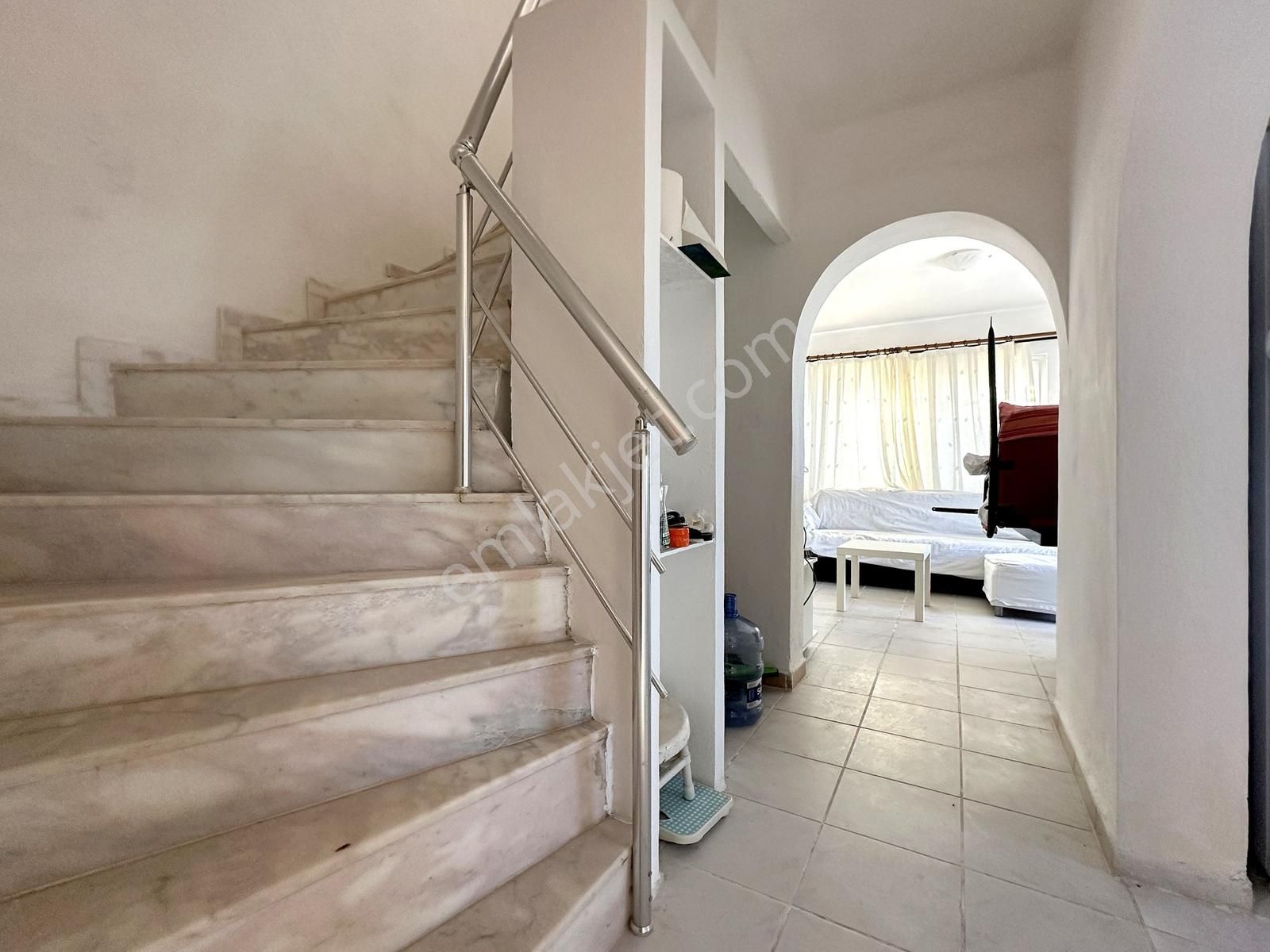 Adabükü Plajlı Site Ön Sıra Deniz Manzaralı 400m2 Bahçeli Villa - Görsel 25