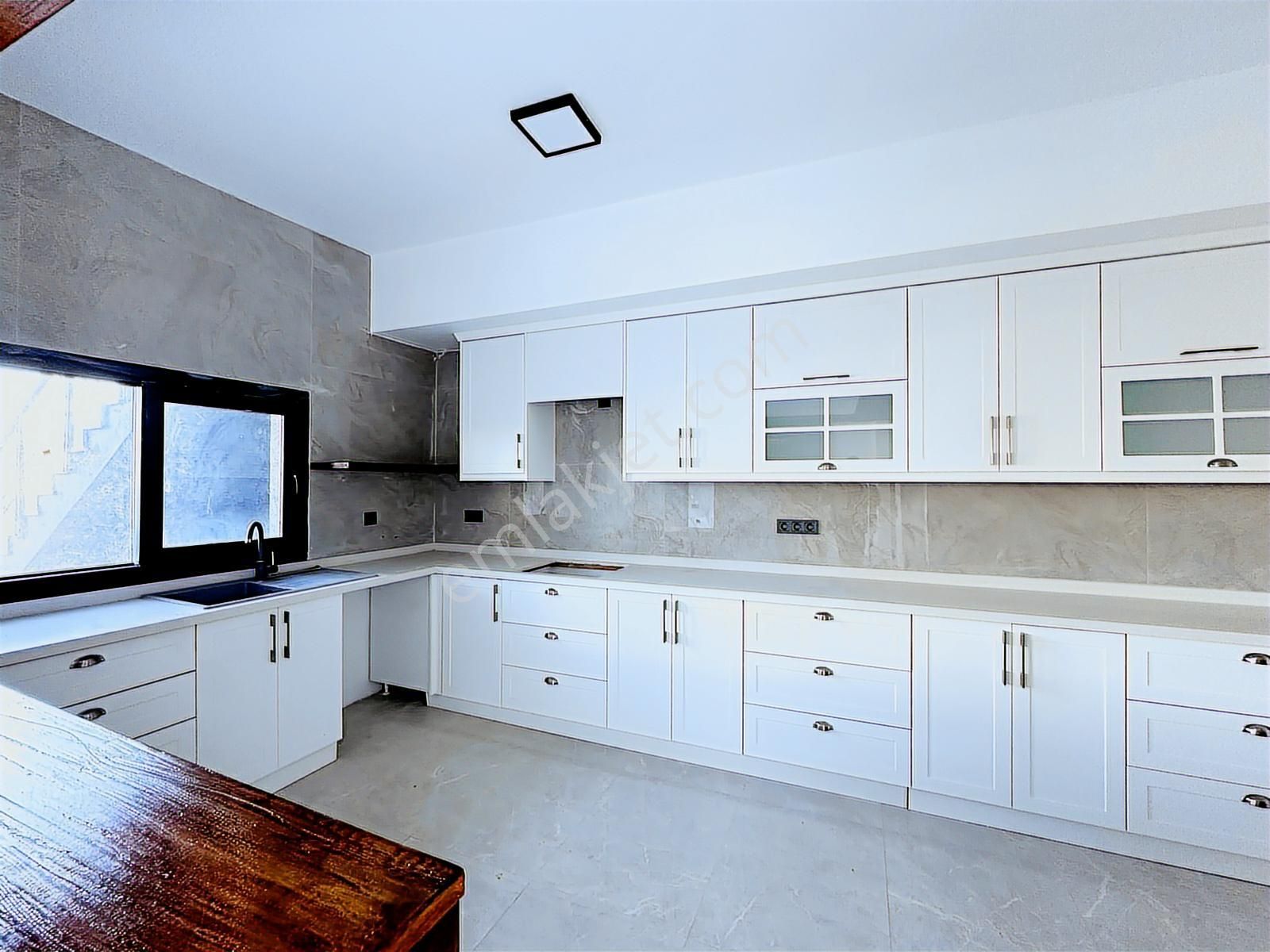 Adabükü Turkuaz Koy Denize Sıfır Plajlı 500 M2 İçinde Yeni Villa - Görsel 22