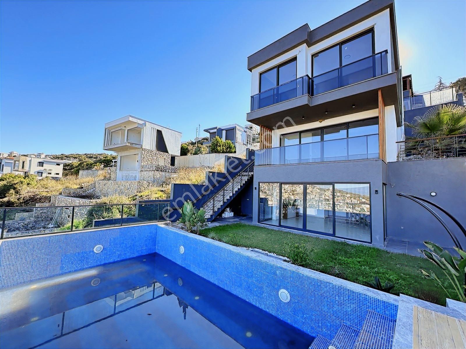 Adabükü Turkuaz Koy Denize Sıfır Plajlı 500 M2 İçinde Yeni Villa