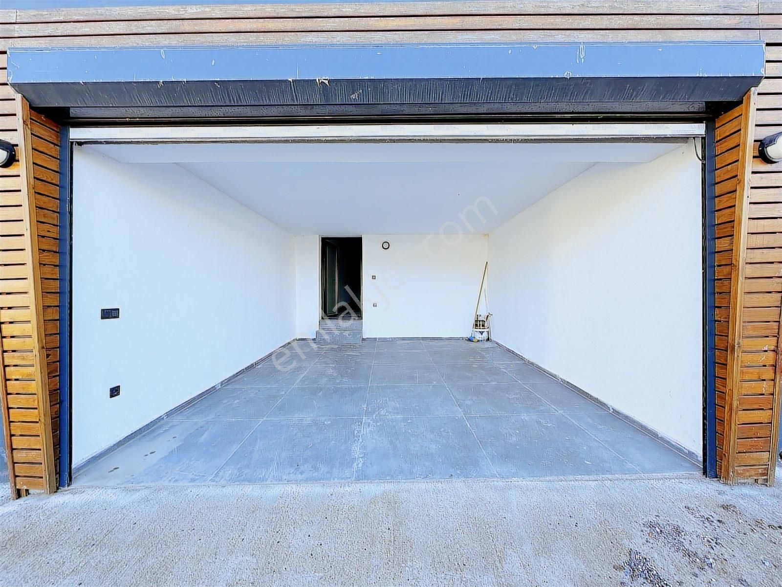 Adabükü Turkuaz Koy Denize Sıfır Plajlı 500 M2 İçinde Yeni Villa - Görsel 31