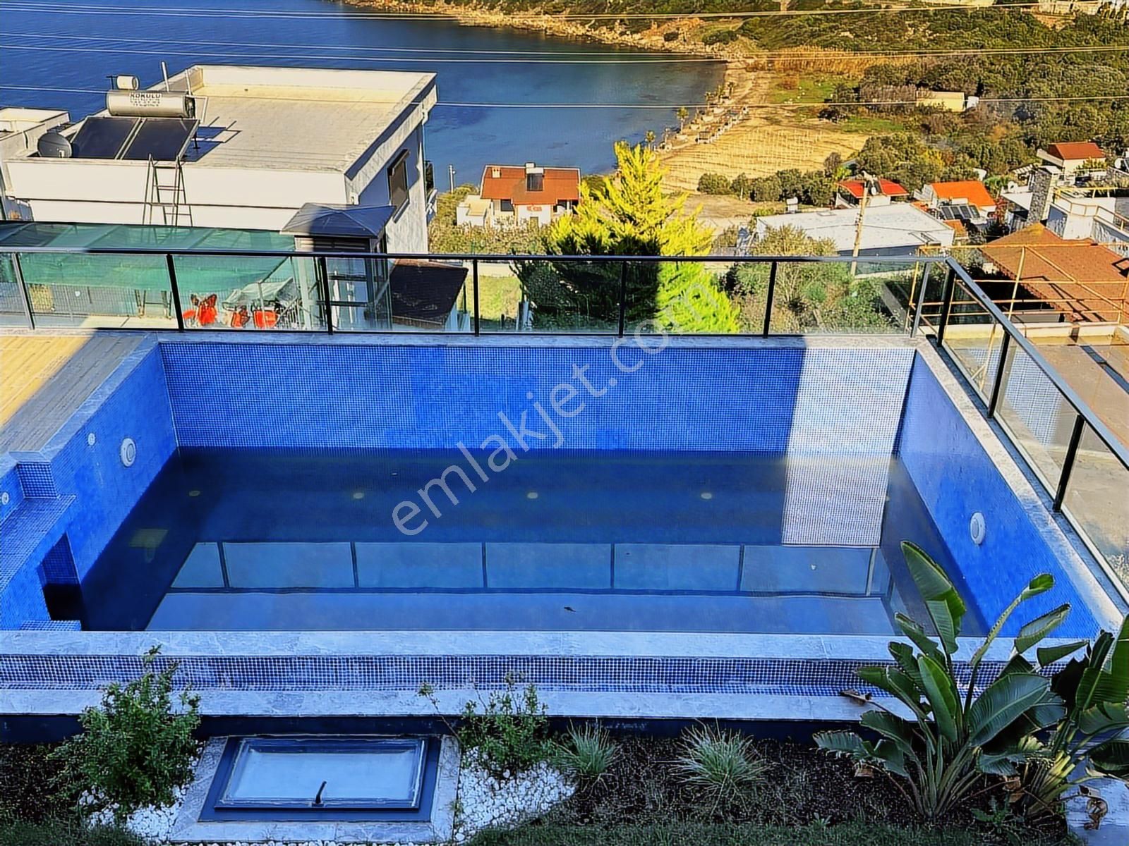 Adabükü Turkuaz Koy Denize Sıfır Plajlı 500 M2 İçinde Yeni Villa - Görsel 6