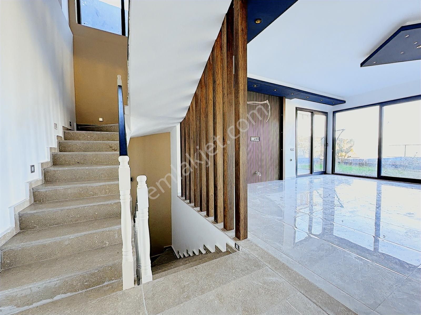 Adabükü Turkuaz Koy Denize Sıfır Plajlı 500 M2 İçinde Yeni Villa - Görsel 12