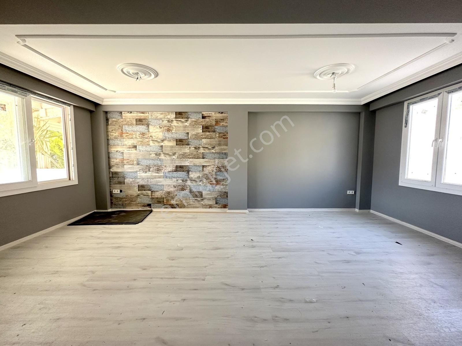 İncekum Denize Sıfır Plajlı Sitede Bahçeli Köşe Villa - Görsel 8