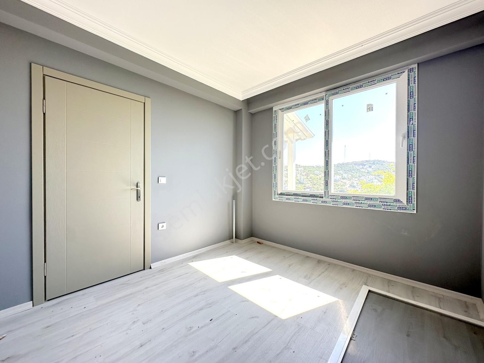 İncekum Denize Sıfır Plajlı Sitede Bahçeli Köşe Villa - Görsel 16