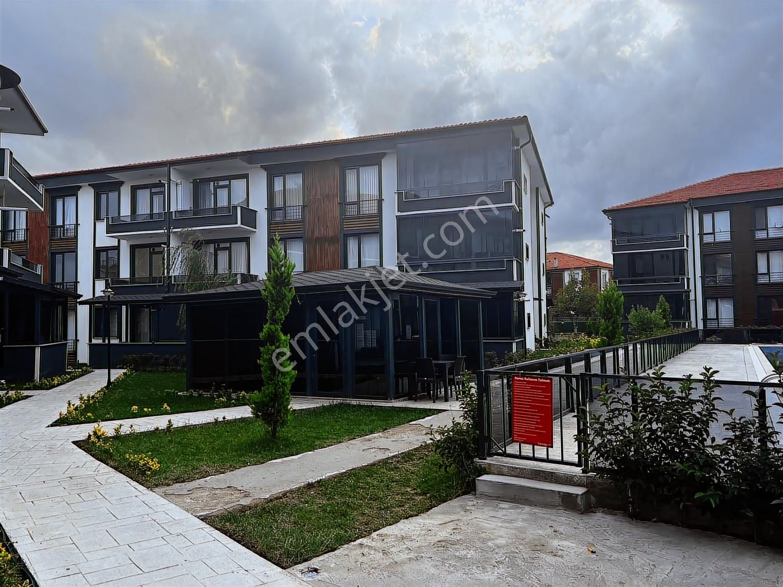 Karasu Asude Sitesi 2+1 Yola Cephe Ara Kat Fırsat Dairemiz
