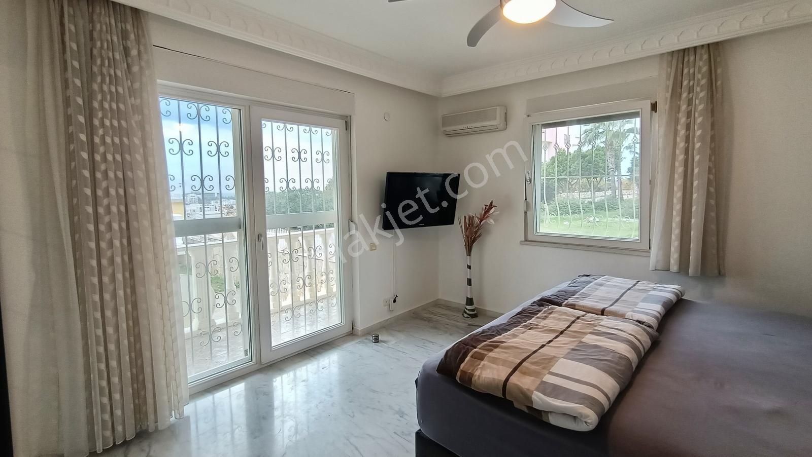 Alanya Konaklıda 550 M² Arsada İkamete Uygun Müstakil Villa - Görsel 3