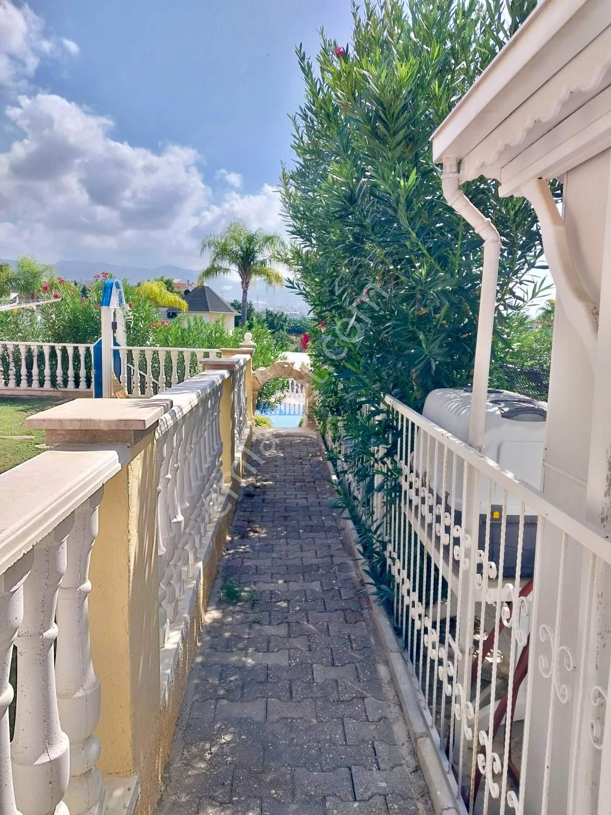 Alanya Konaklıda 550 M² Arsada İkamete Uygun Müstakil Villa - Görsel 5