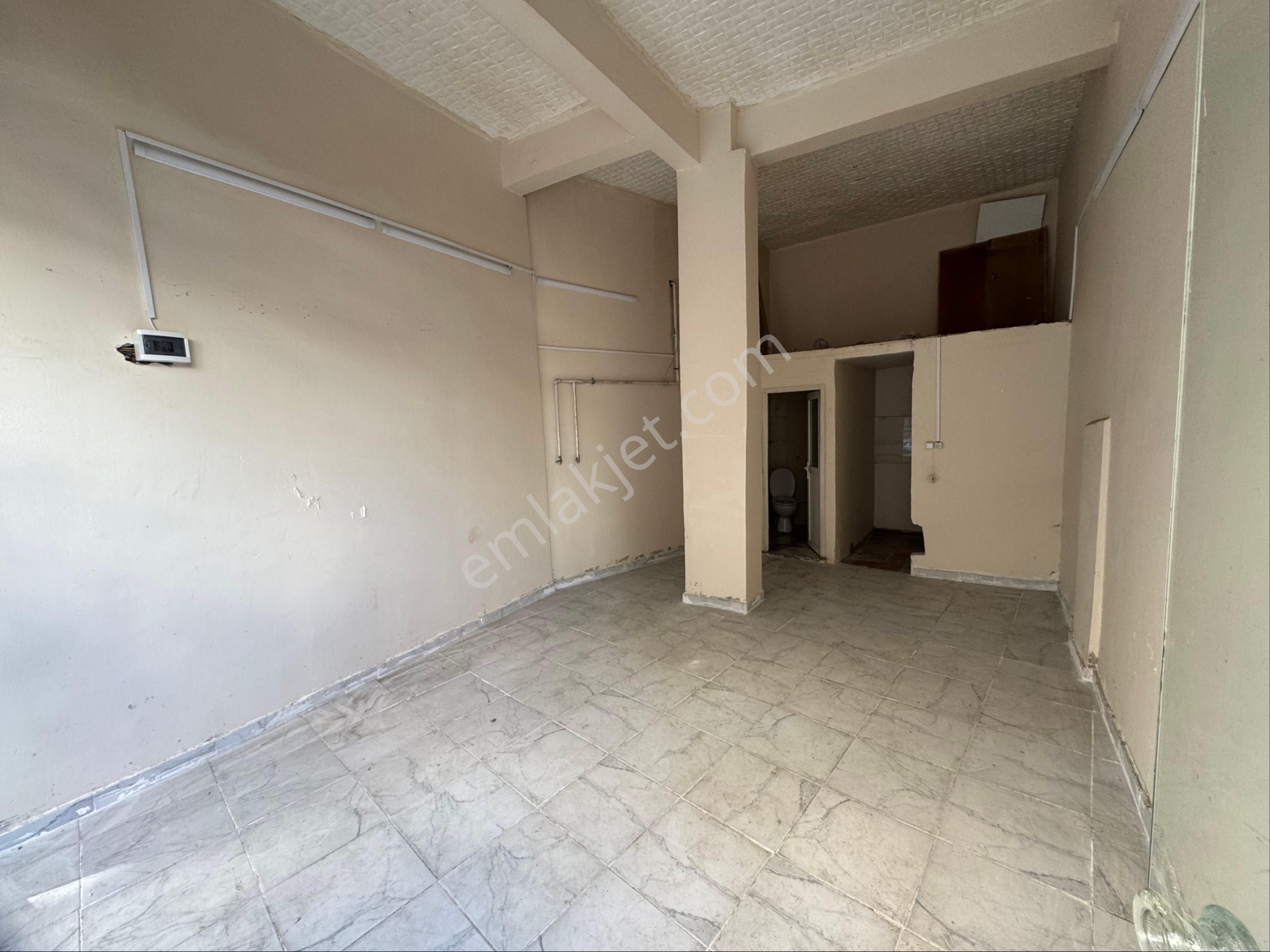 Şehremini Mahallesinde Kiralık 35 M2 Dükkan&mağaza - Görsel 2