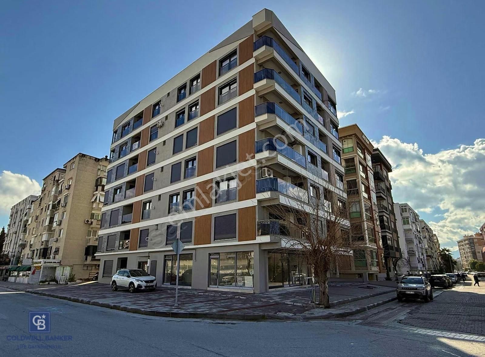 Bostanlı Sıfır Bina'da 3+1 Yerden Isıtmalı Satılık Köşe Daire