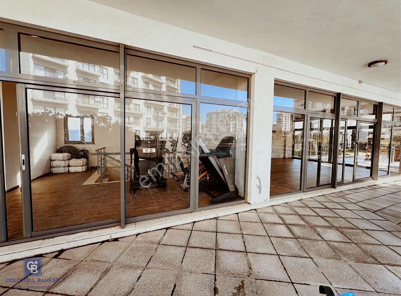 Çiğli Marka 333 Sitesinde Havuz Cephe Kiralık 1+1 Daire - Görsel 9