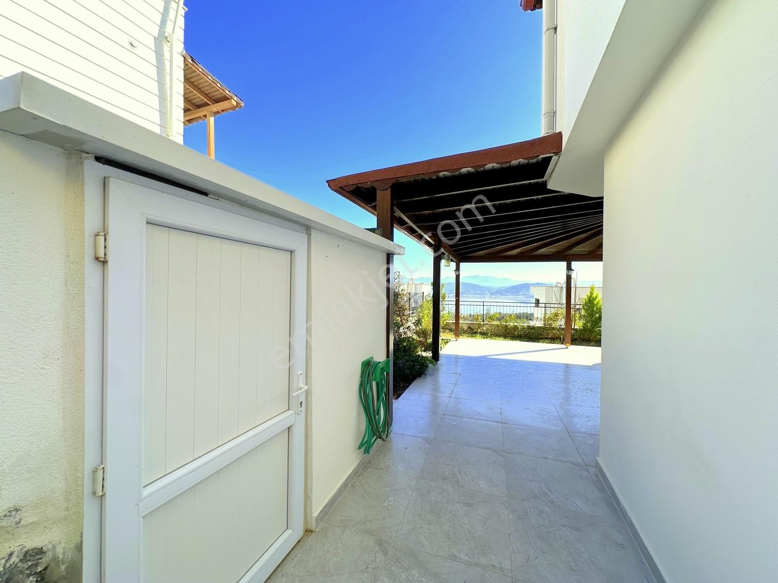 Adabükü Kumsal Plajlı Sitede12 Ay Yaşama Uygun Eşyalı Villa - Görsel 13