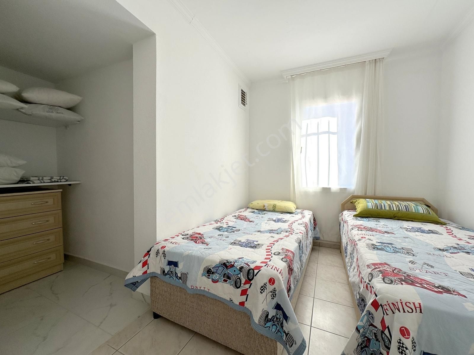 Adabükü Kumsal Plajlı Sitede12 Ay Yaşama Uygun Eşyalı Villa - Görsel 17