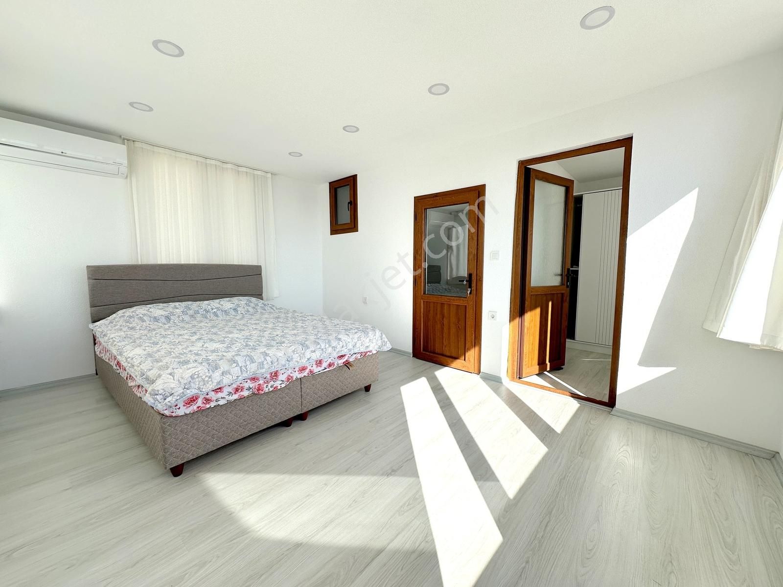 Adabükü Kumsal Plajlı Sitede12 Ay Yaşama Uygun Eşyalı Villa - Görsel 18