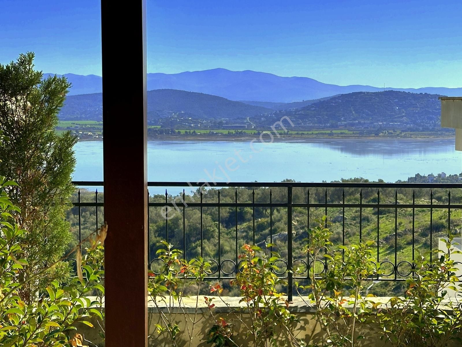 Adabükü Kumsal Plajlı Sitede12 Ay Yaşama Uygun Eşyalı Villa - Görsel 21