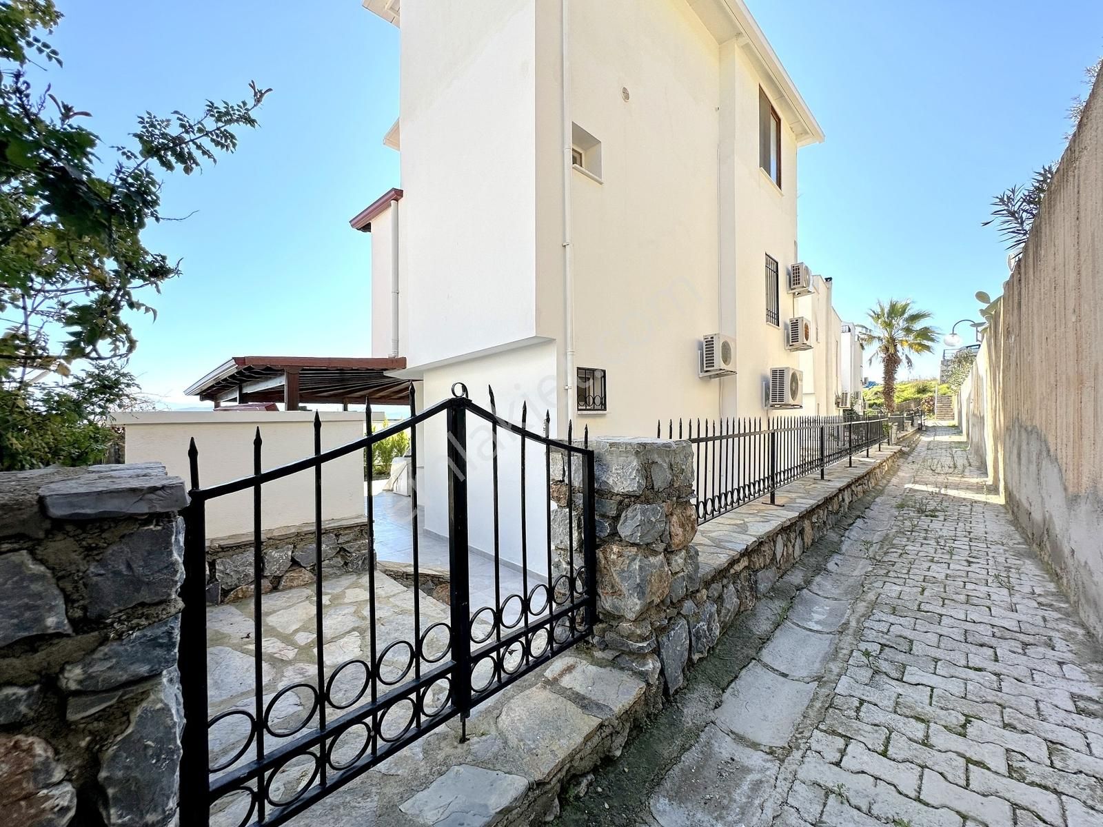 Adabükü Kumsal Plajlı Sitede12 Ay Yaşama Uygun Eşyalı Villa - Görsel 29