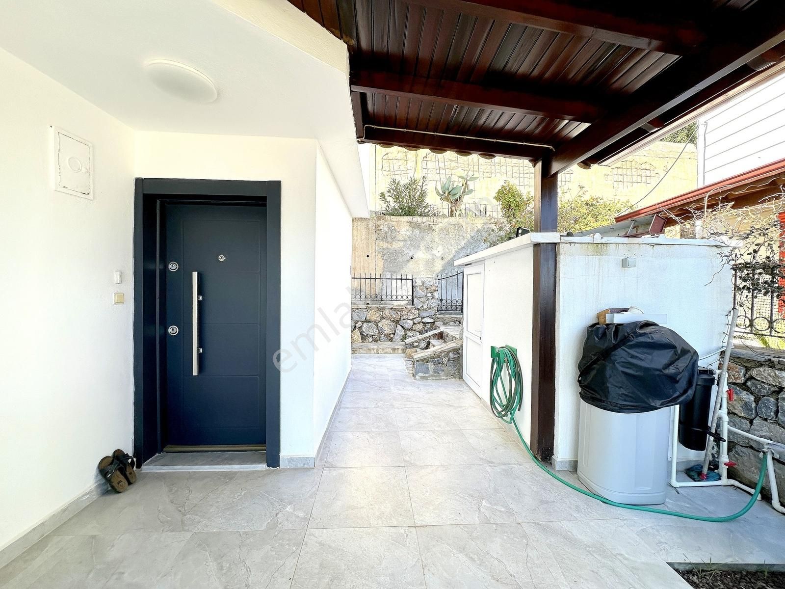 Adabükü Kumsal Plajlı Sitede12 Ay Yaşama Uygun Eşyalı Villa - Görsel 12