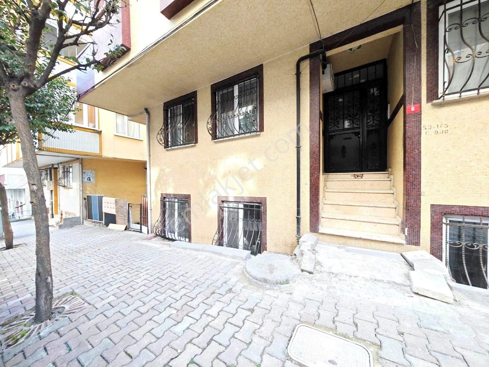 Yıldız Emlaktan Mevlana Cami Yakını Kredili Acil Satılık 2+1 Masrafsız Bahçe Kat