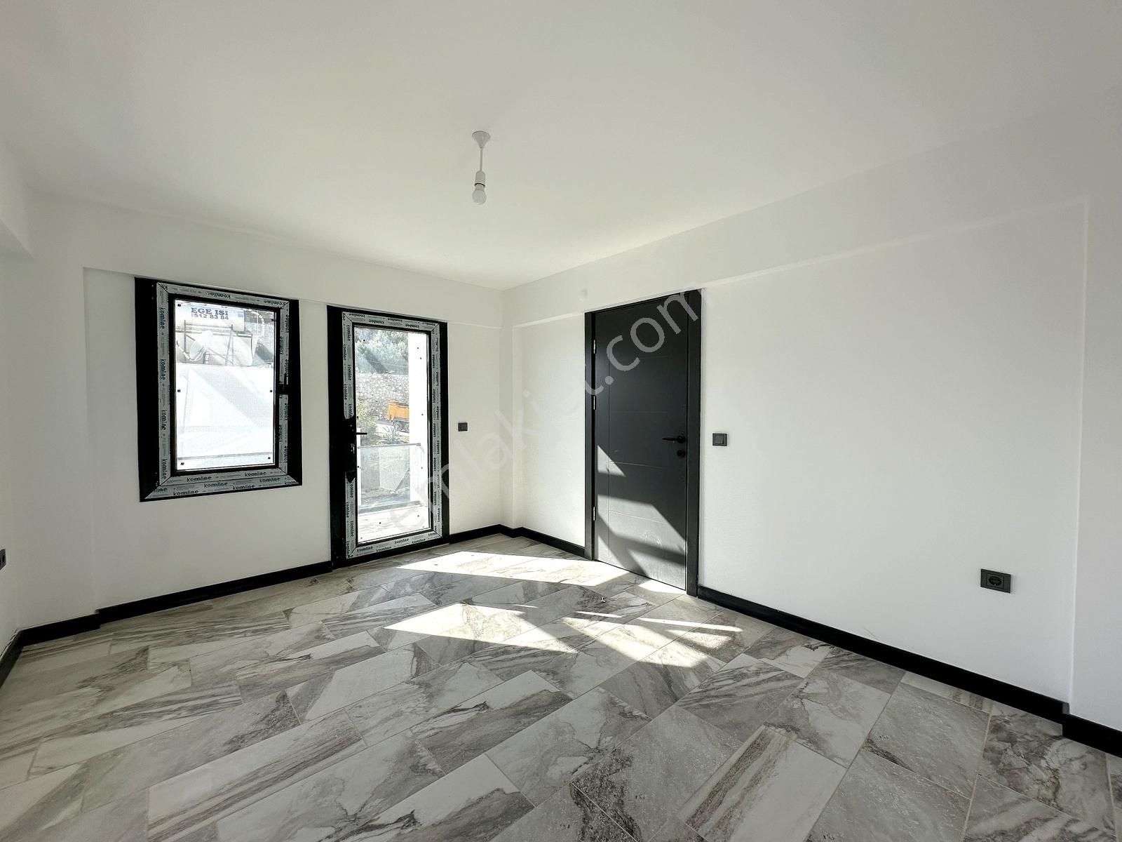 Bodrum Kumsal Plajlı Sitede Bahçeli Yeni Sıfır Modern Villa - Görsel 32