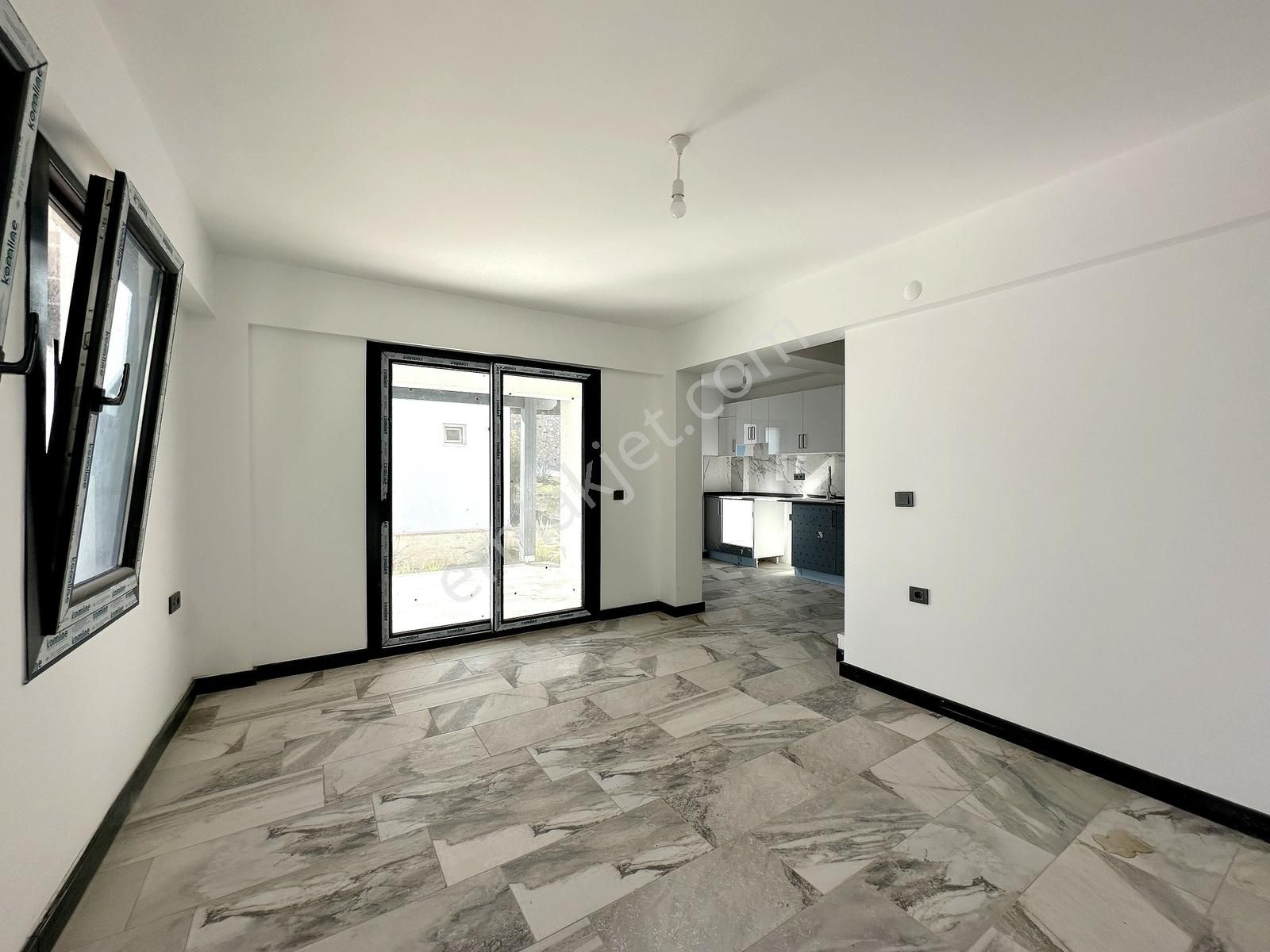 Bodrum Kumsal Plajlı Sitede Bahçeli Yeni Sıfır Modern Villa - Görsel 18