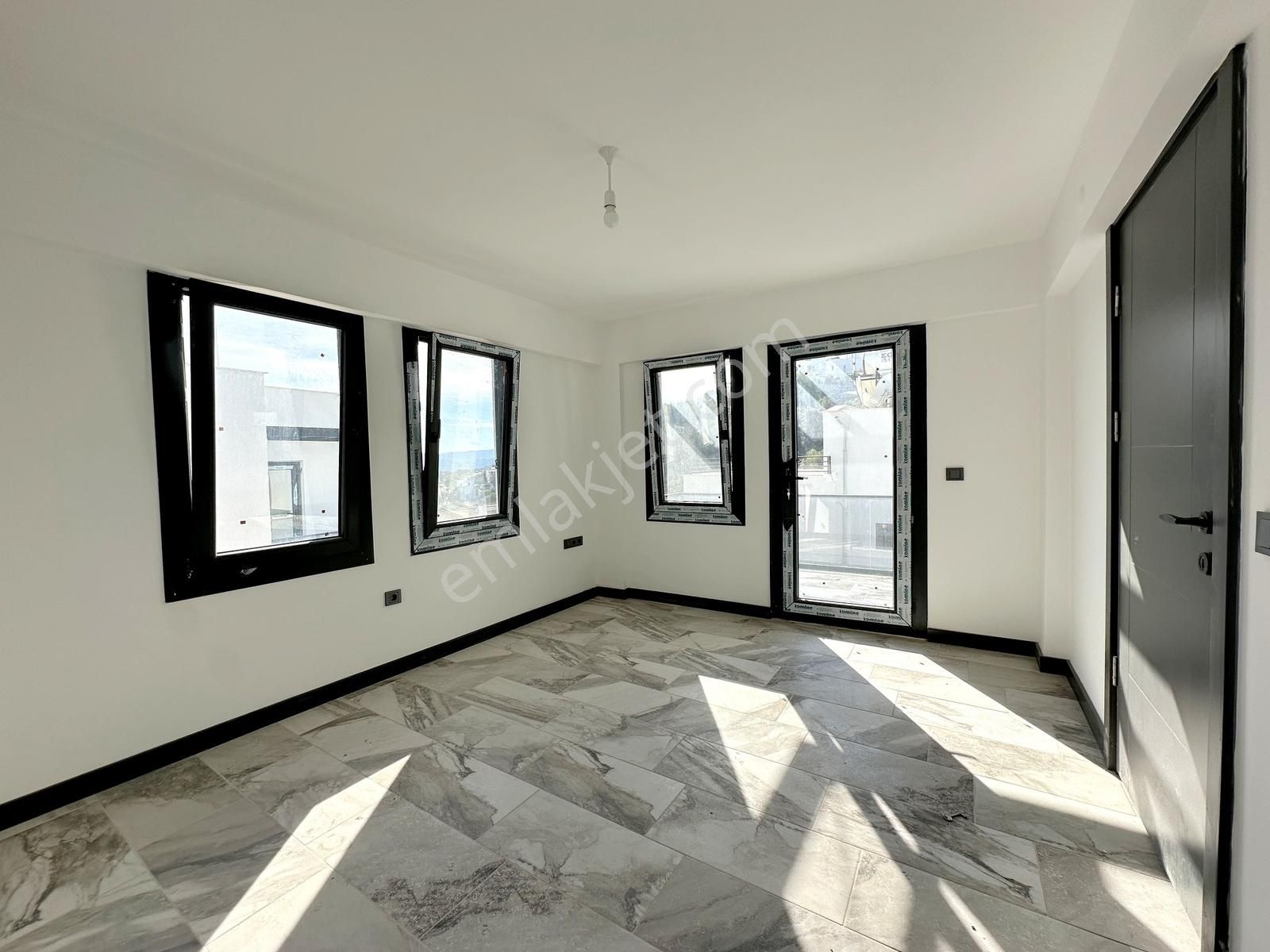 Bodrum Kumsal Plajlı Sitede Bahçeli Yeni Sıfır Modern Villa - Görsel 20