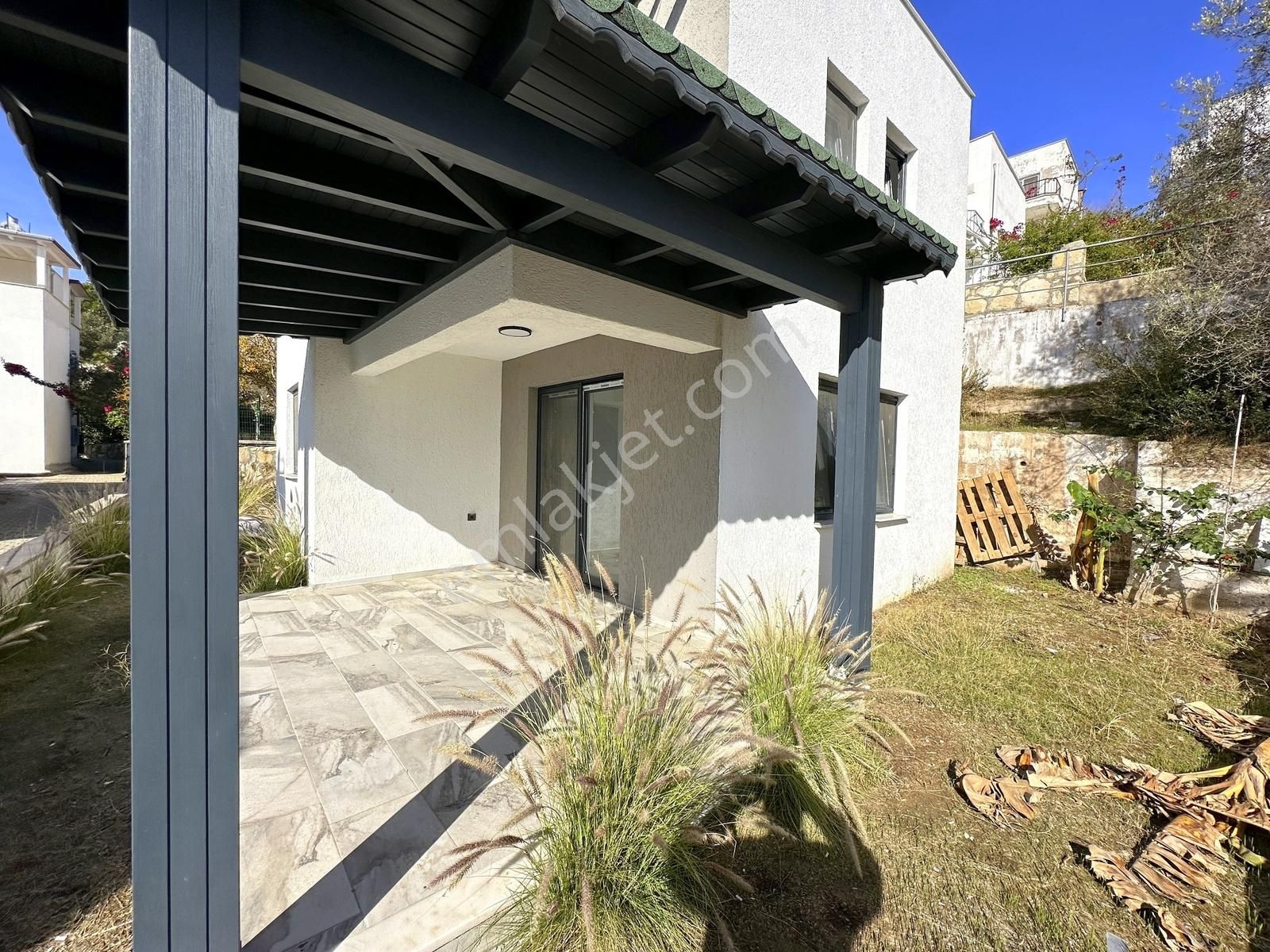 Bodrum Kumsal Plajlı Sitede Bahçeli Yeni Sıfır Modern Villa - Görsel 12