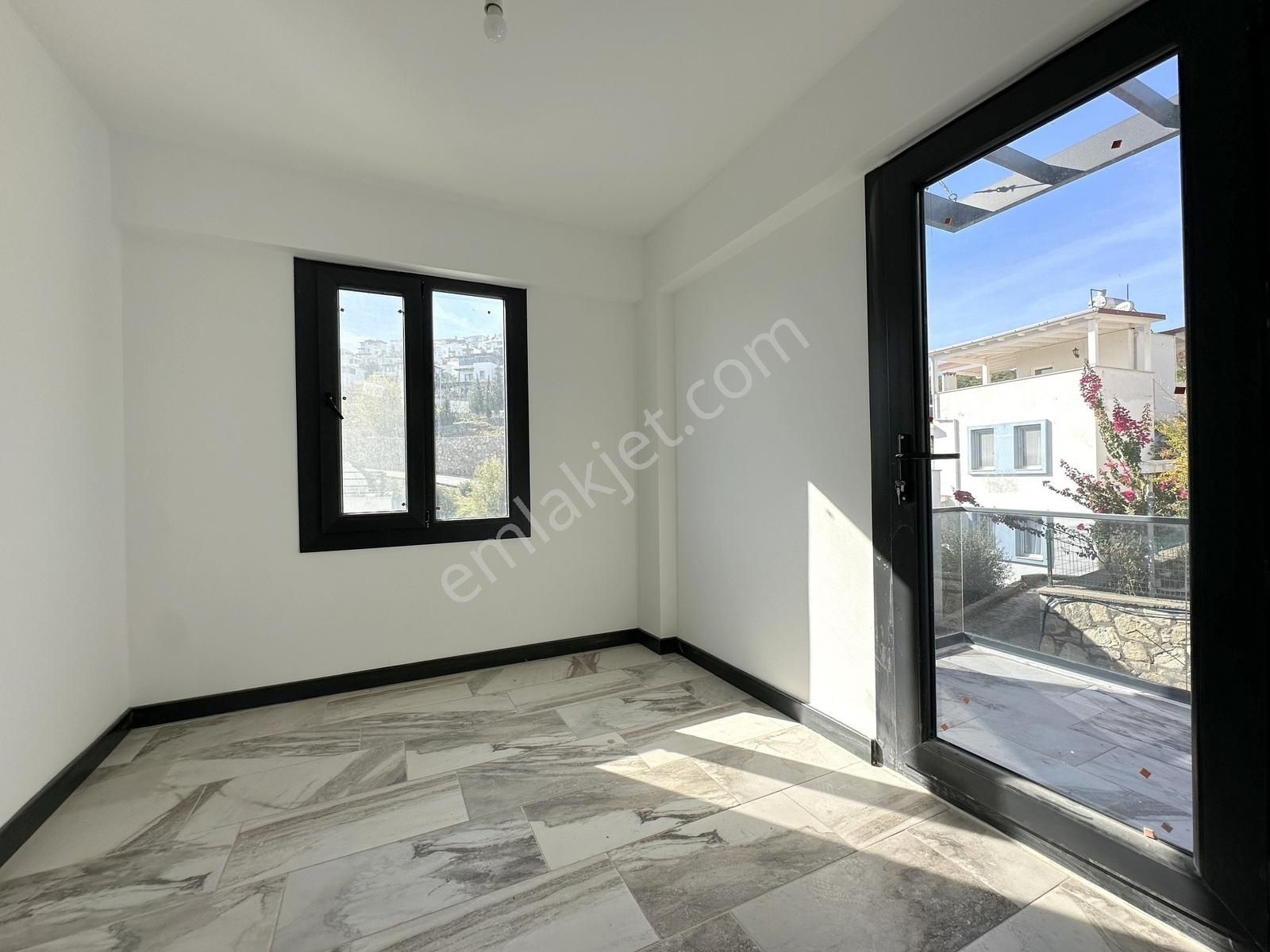 Bodrum Kumsal Plajlı Sitede Bahçeli Yeni Sıfır Modern Villa - Görsel 33