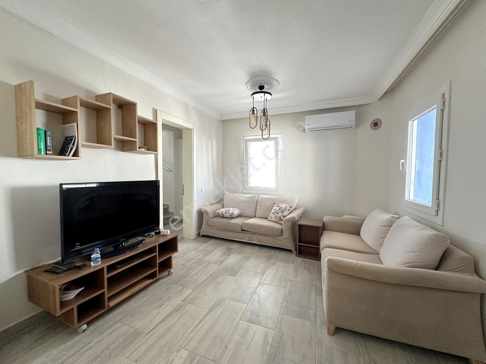 Adabükü Plajlara Yakın Sitede 3+2 Eşyalı Bahçeli Köşe Villa - Görsel 28