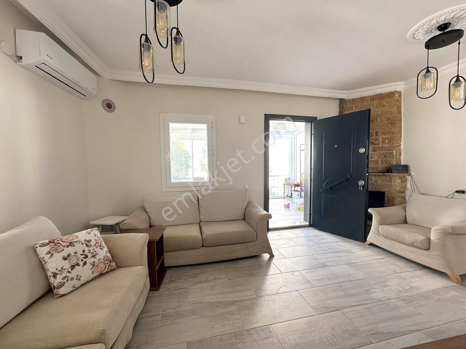 Adabükü Plajlara Yakın Sitede 3+2 Eşyalı Bahçeli Köşe Villa - Görsel 32