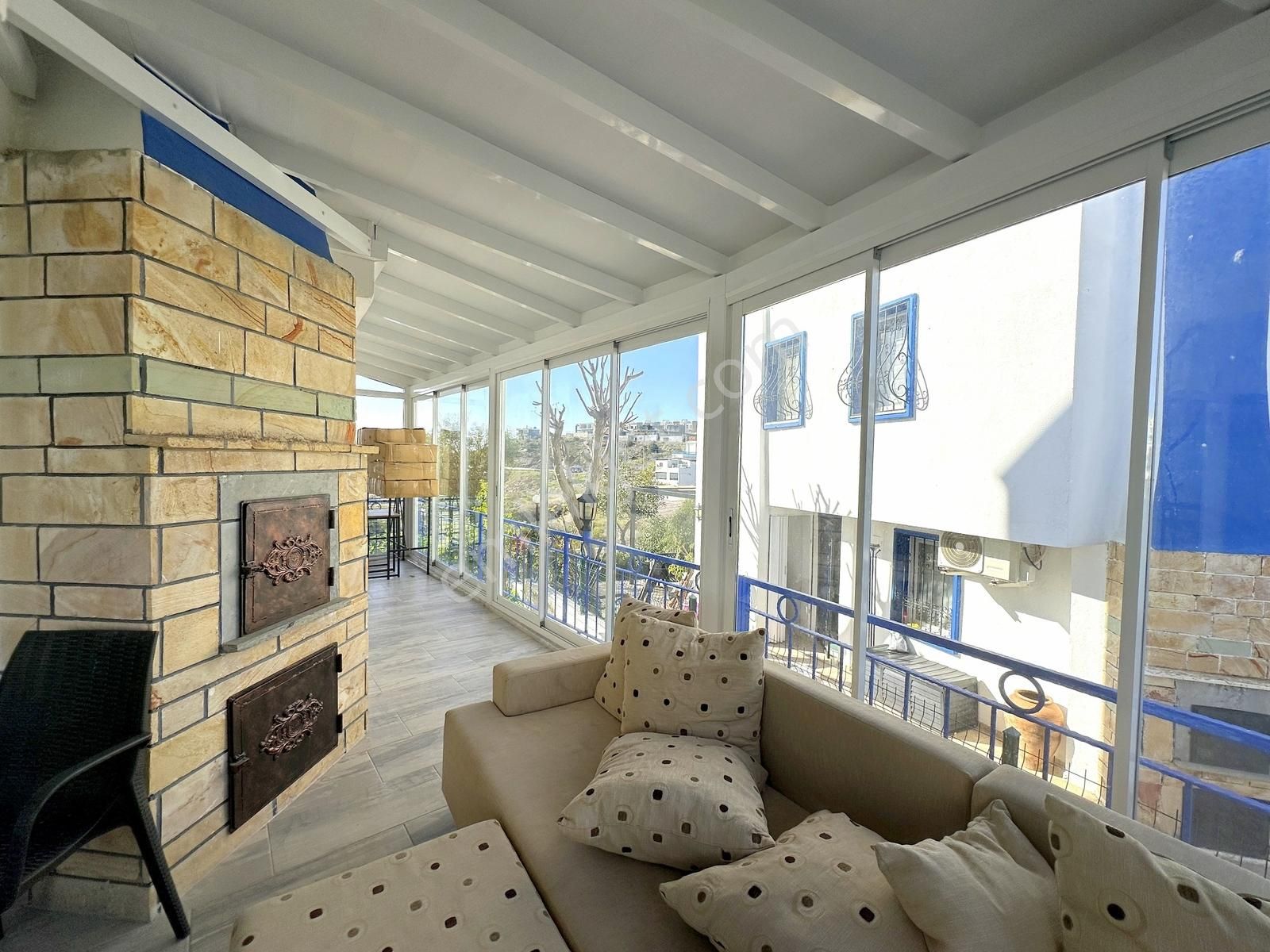 Adabükü Plajlara Yakın Sitede 3+2 Eşyalı Bahçeli Köşe Villa - Görsel 35