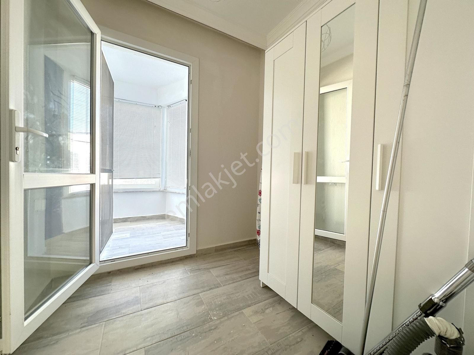 Adabükü Plajlara Yakın Sitede 3+2 Eşyalı Bahçeli Köşe Villa - Görsel 14