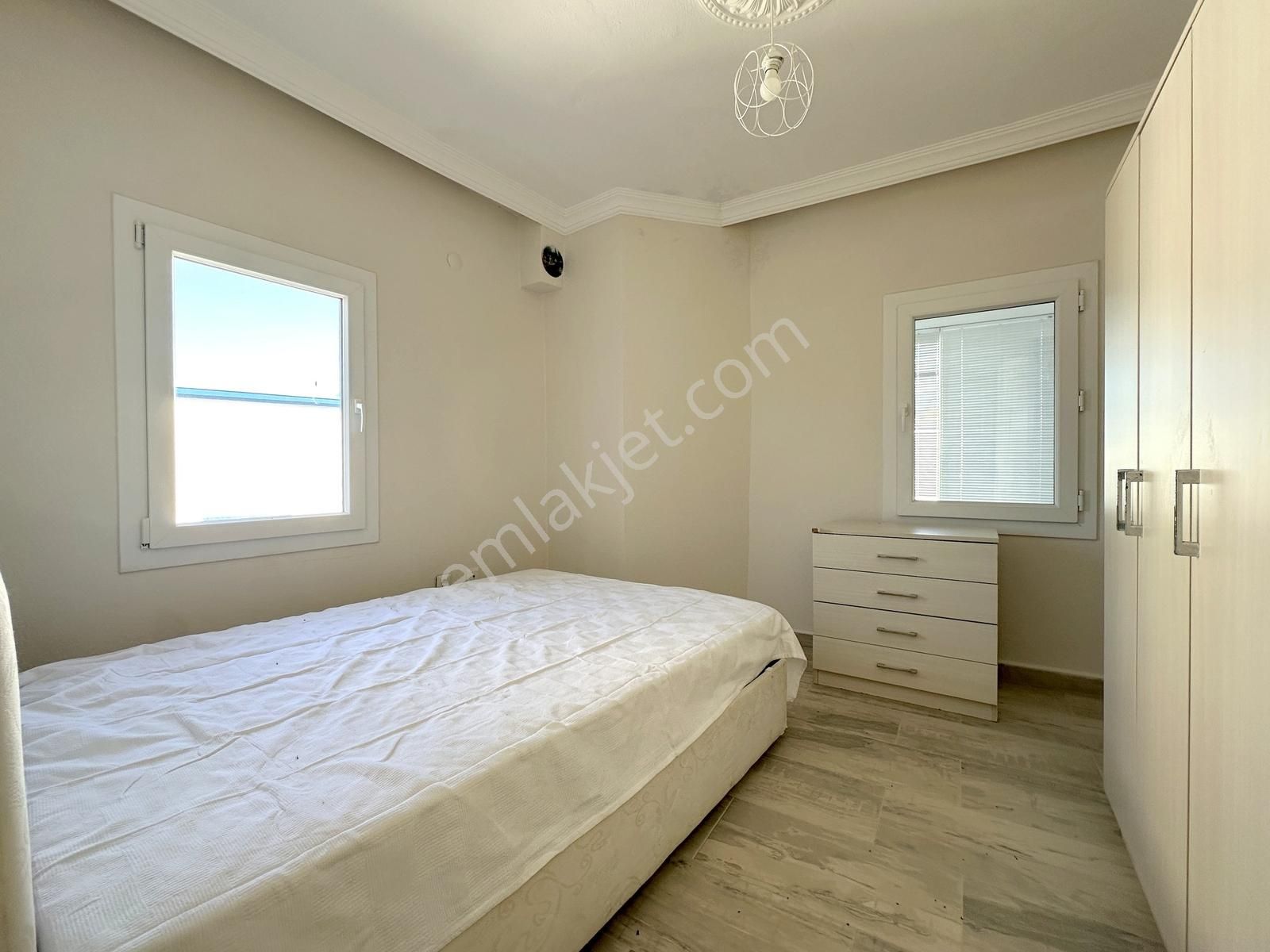 Adabükü Plajlara Yakın Sitede 3+2 Eşyalı Bahçeli Köşe Villa - Görsel 33