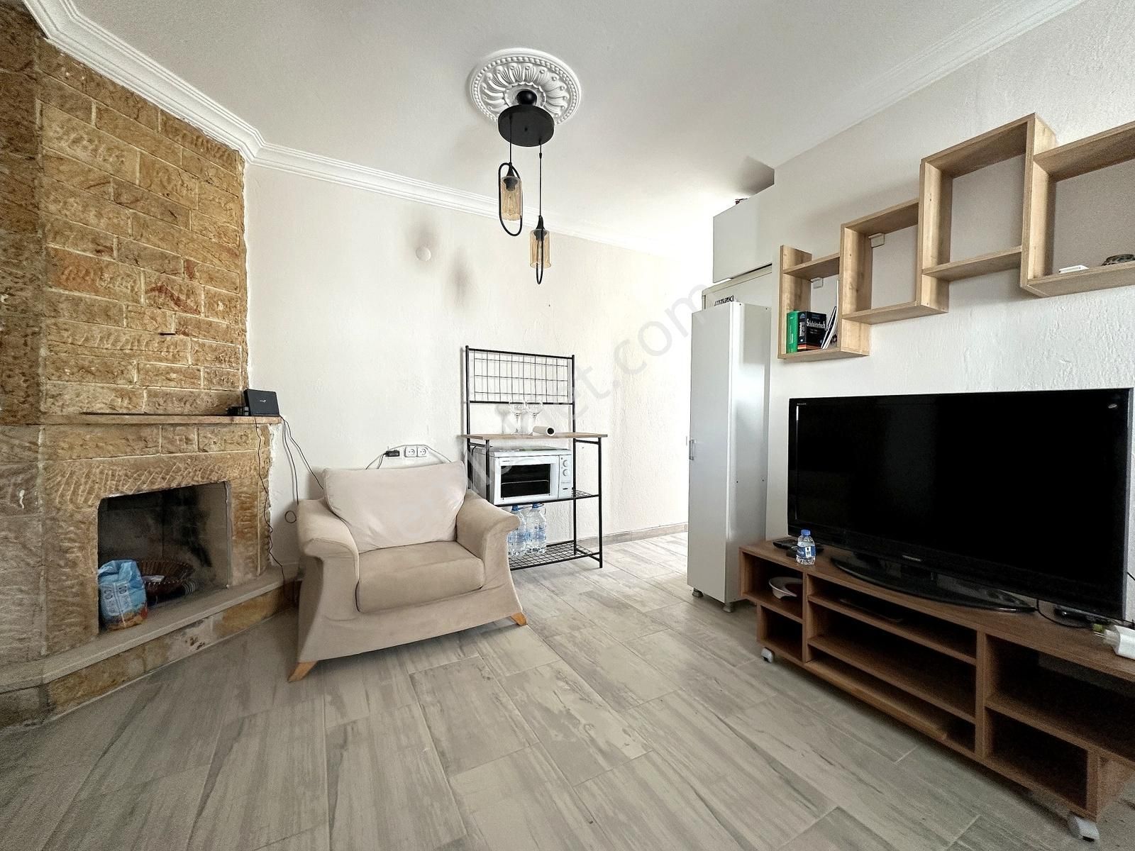 Adabükü Plajlara Yakın Sitede 3+2 Eşyalı Bahçeli Köşe Villa - Görsel 9