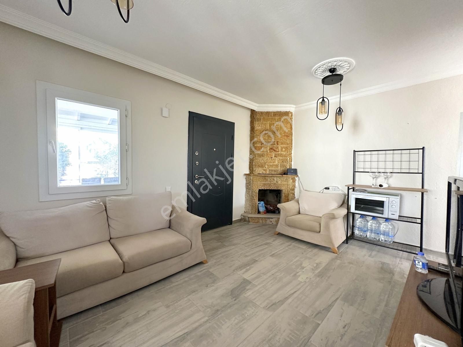 Adabükü Plajlara Yakın Sitede 3+2 Eşyalı Bahçeli Köşe Villa - Görsel 16