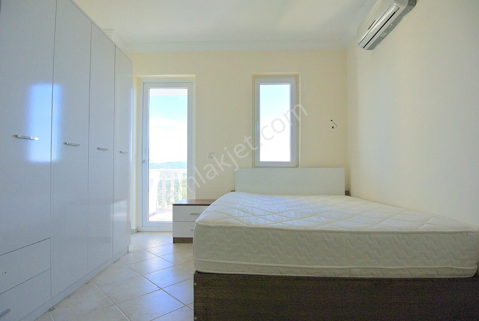 Adabükü Holiday Resort'ta Büyük Köşe Bahçeli Eşyalı Daire - Görsel 9