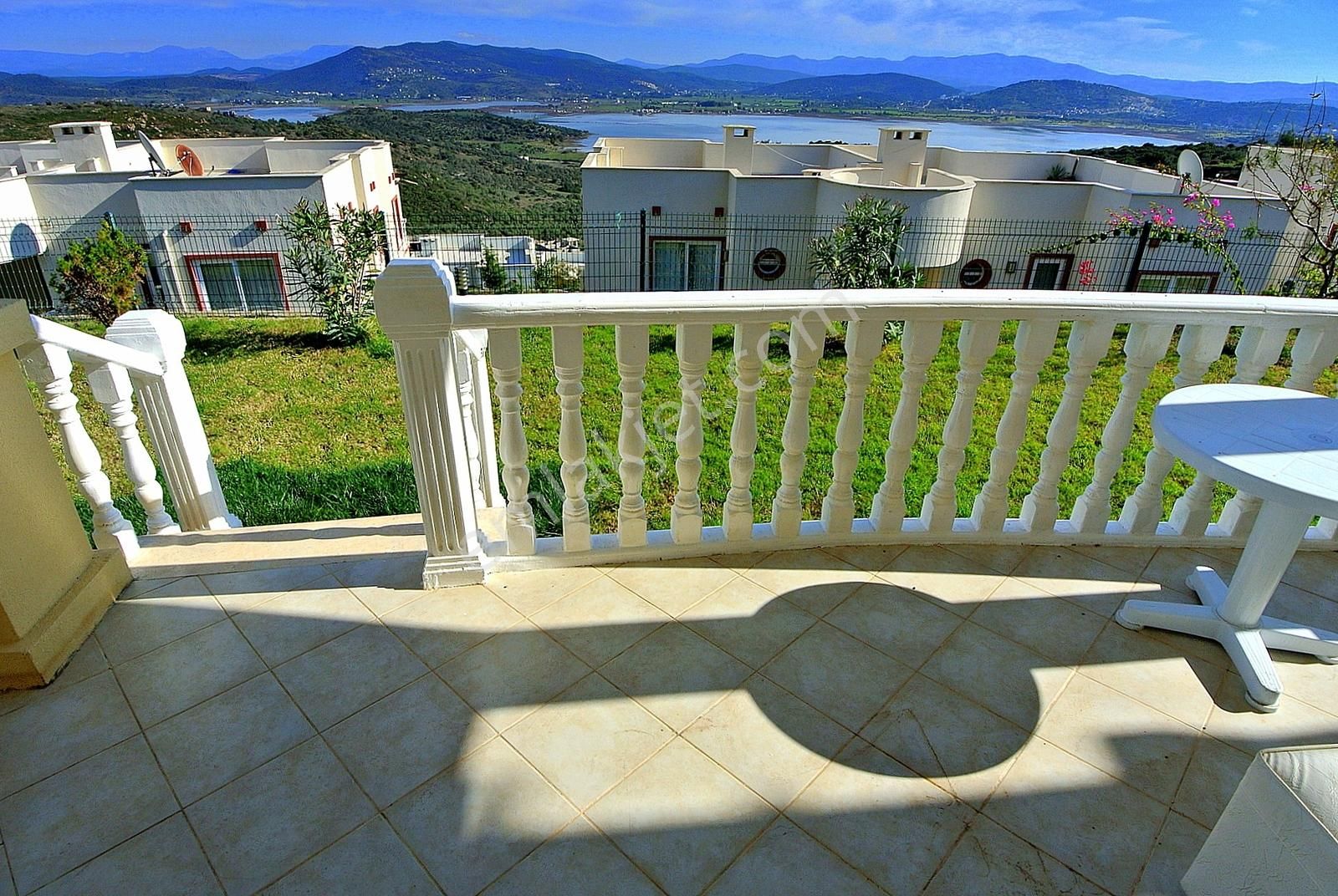 Adabükü Holiday Resort'ta Büyük Köşe Bahçeli Eşyalı Daire - Görsel 15