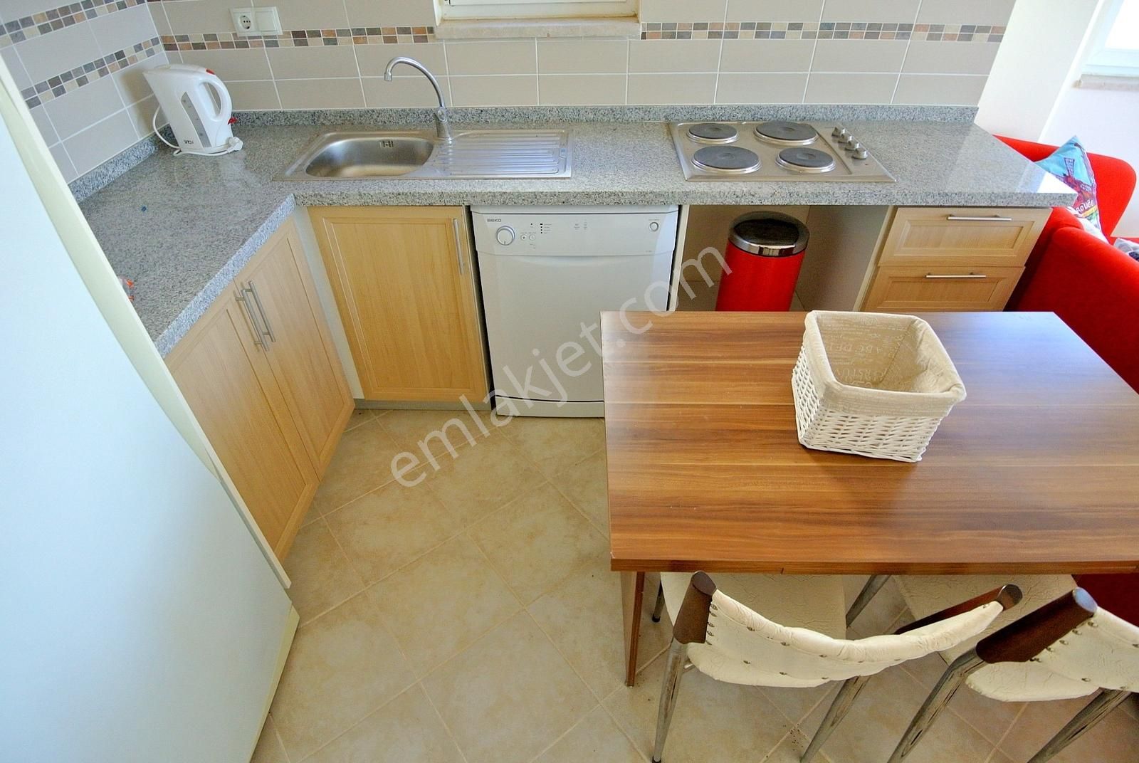 Adabükü Holiday Resort'ta Büyük Köşe Bahçeli Eşyalı Daire - Görsel 7