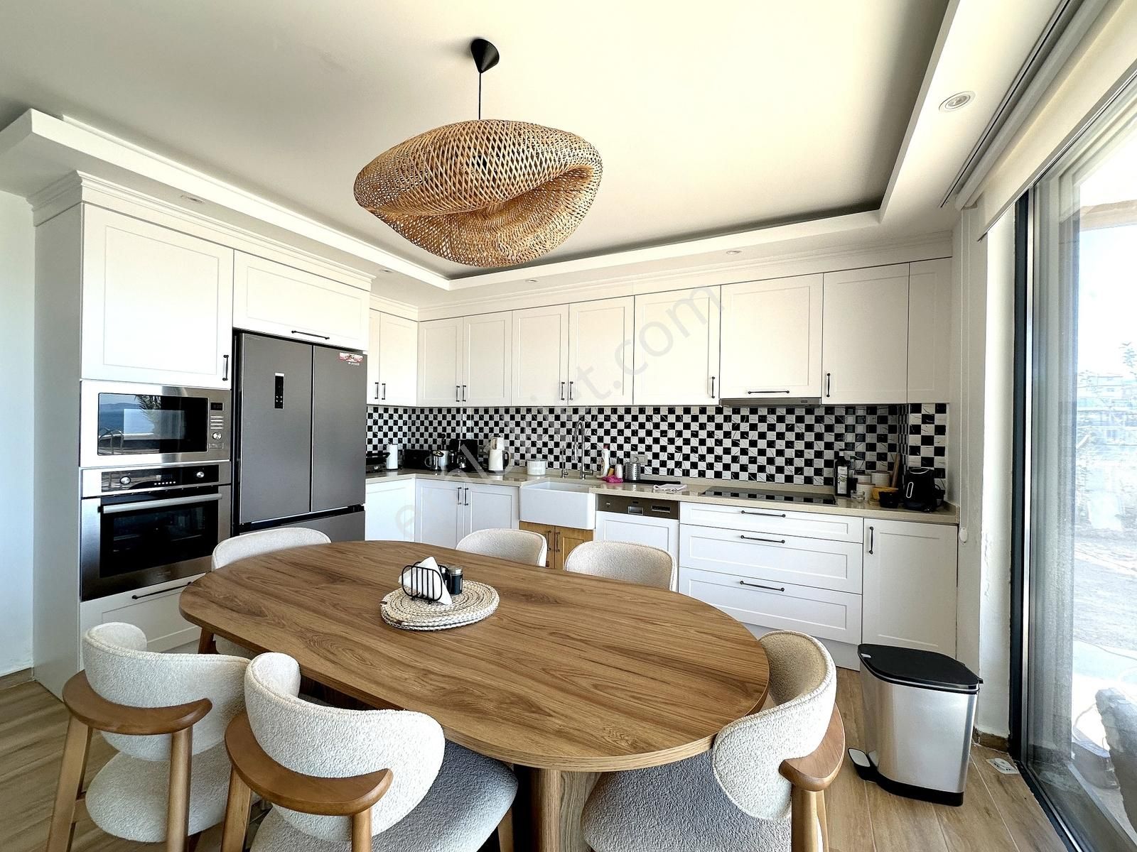 Mayakoyu Denize Sıfır Plajlı 700m2 Arsalı Havuzlu Müstakil Villa - Görsel 24