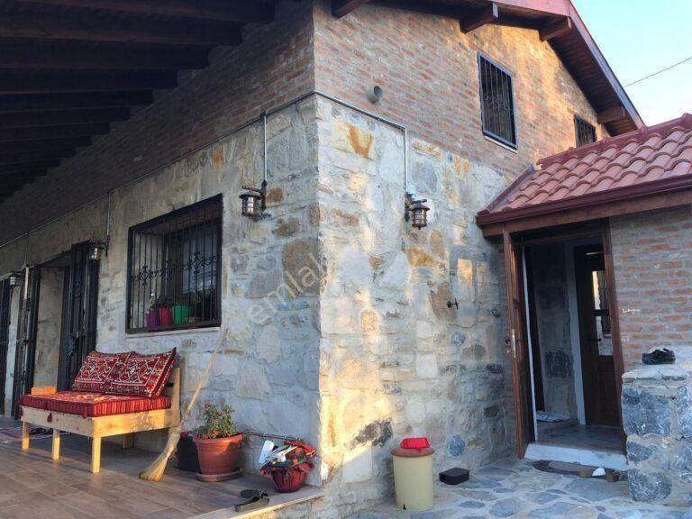 Kuşadası Kirazlı Mahallesi Satılık 4+1 Havuzlu Müstakil Taş Ev