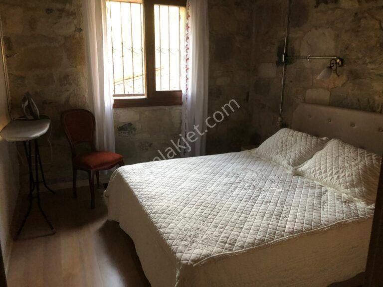 Kuşadası Kirazlı Mahallesi Satılık 4+1 Havuzlu Müstakil Taş Ev - Görsel 4