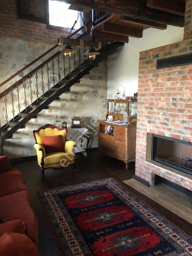 Kuşadası Kirazlı Mahallesi Satılık 4+1 Havuzlu Müstakil Taş Ev - Görsel 2