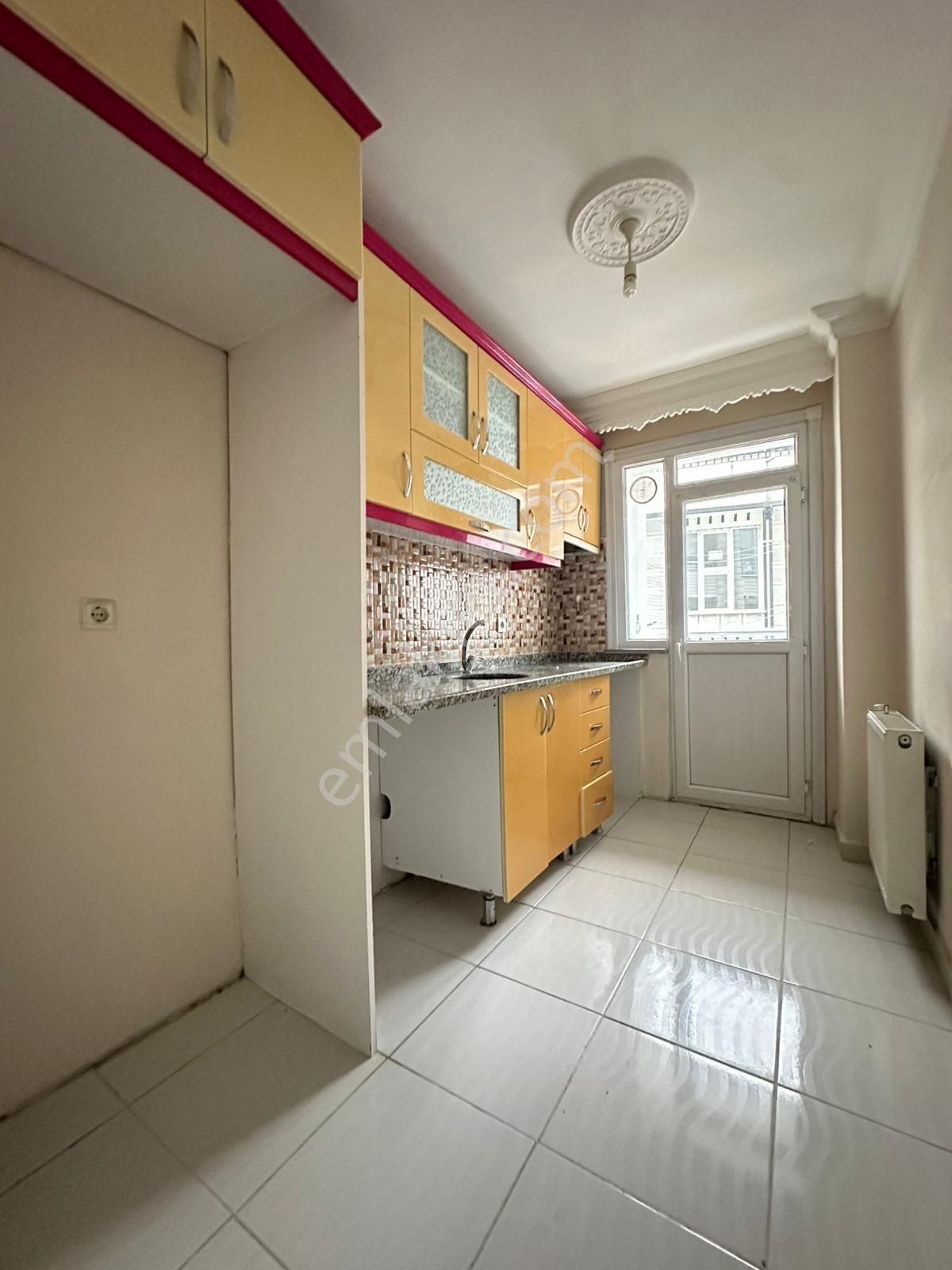 Merkezi Konumda Türk Aileye Uygun Acil Kiralık Arakat - Görsel 4