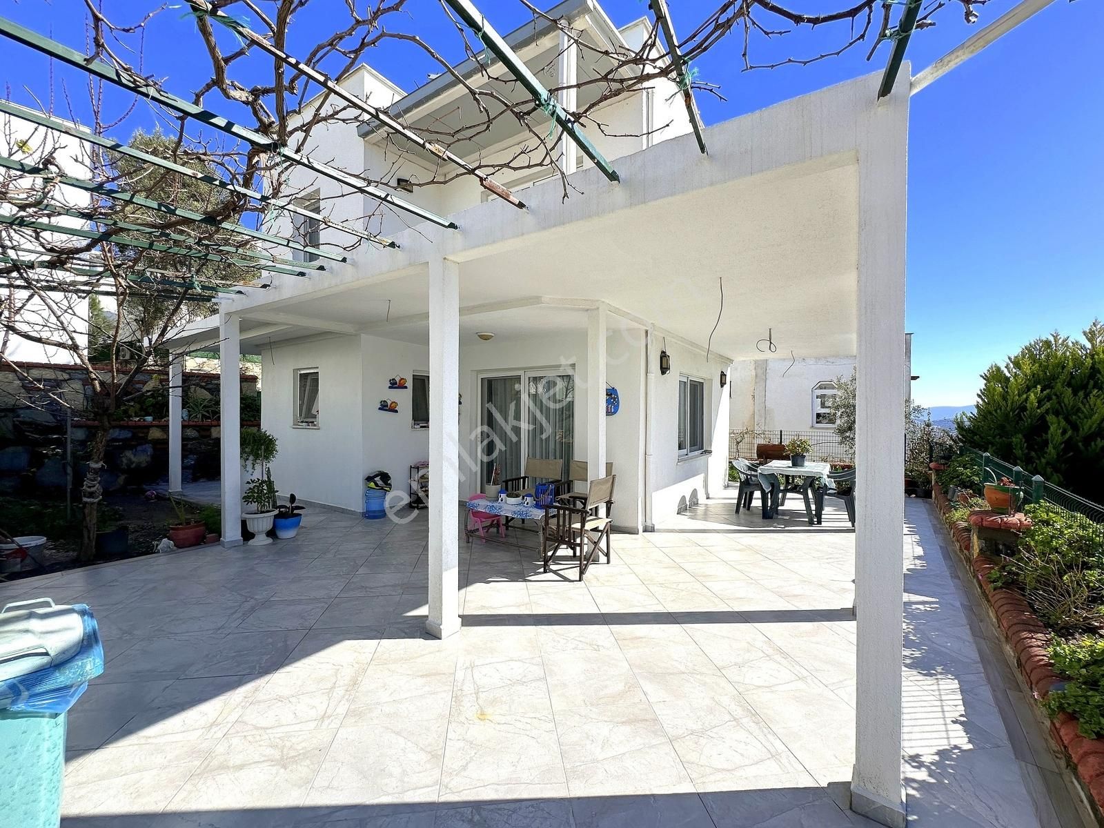 Bodrum Kumsal Plajlı Sitede Düzayak Köşe Bahçeli Müstakil Ev