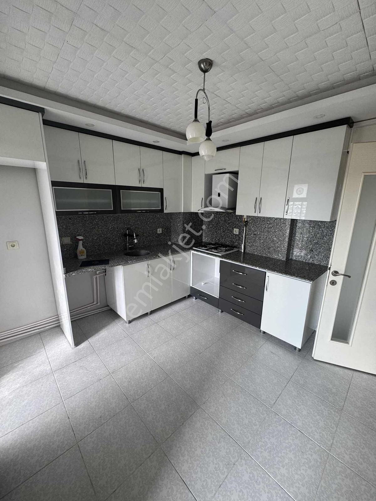 Bergama Islamsaray Mah. Kıralık 3+1 Daıre