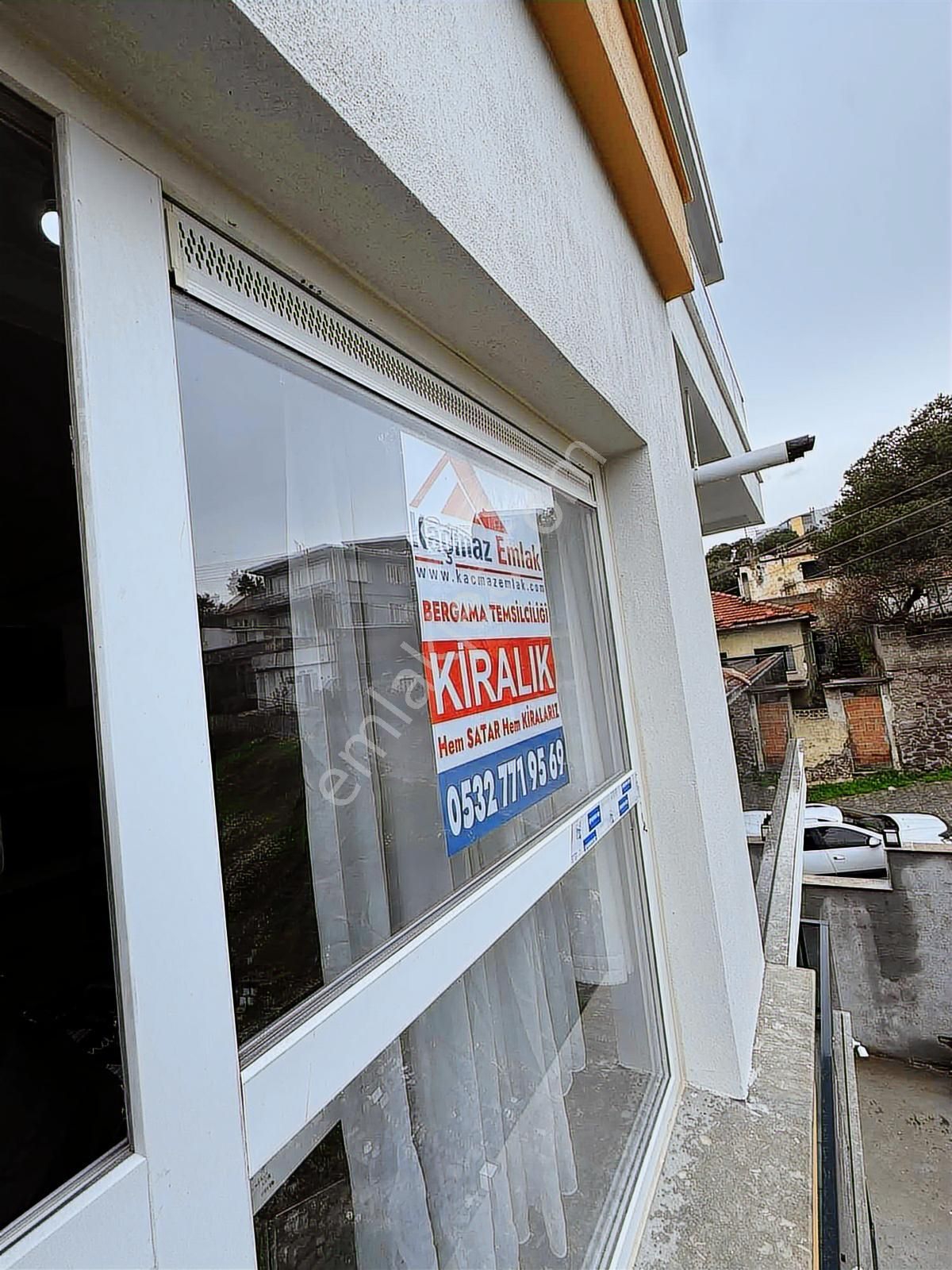 Bergama Zafer Mah. Kiralık 1+1 Eşyalı Sıfır Daıre - Görsel 17
