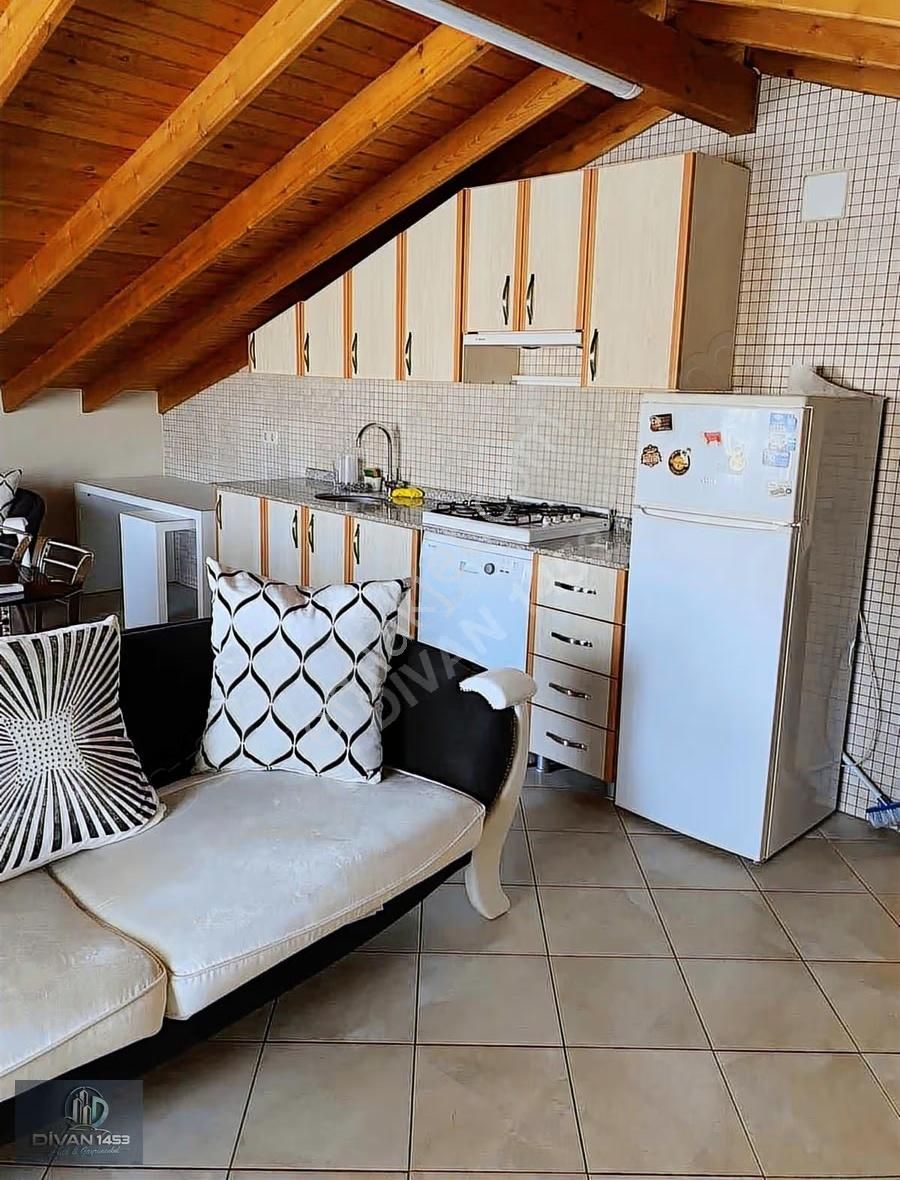 Urla Merkezde Geniş Çatı Katı - Görsel 16